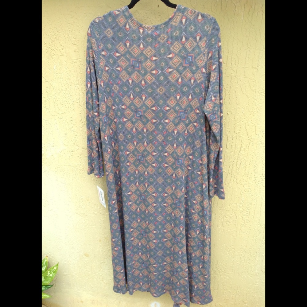 LuLaRoe Medium SARAH Gray Print NWT Ribbed